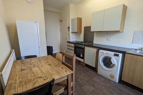 3 bedroom flat to rent, 16E Forebank Road, ,