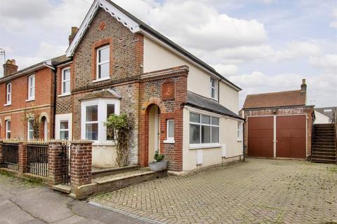 4 bedroom end of terrace house for sale, Forge Road, Tunbridge Wells, Kent, TN4