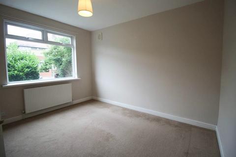 2 bedroom terraced house to rent, Courtland Avenue, Ilford, IG1