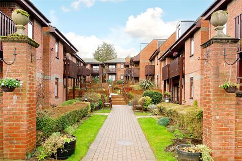 2 bedroom apartment for sale, Paynes Court, High Street, Buckingham, Buckinghamshire, MK18