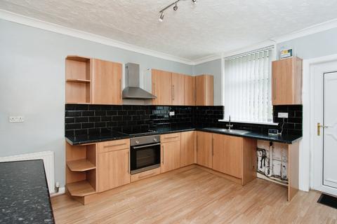 2 bedroom terraced house to rent, Aketon Road, West Yorkshire WF10