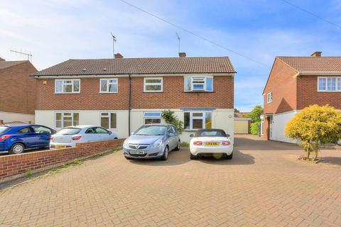 3 bedroom house to rent, Drakes Drive, Herts AL1