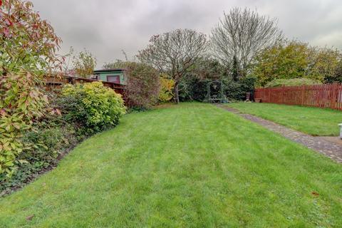 2 bedroom bungalow for sale, Westmead, Buckinghamshire HP27