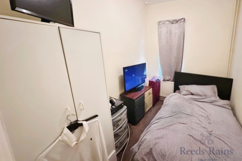 4 bedroom end of terrace house for sale, London Road, Newcastle ST5