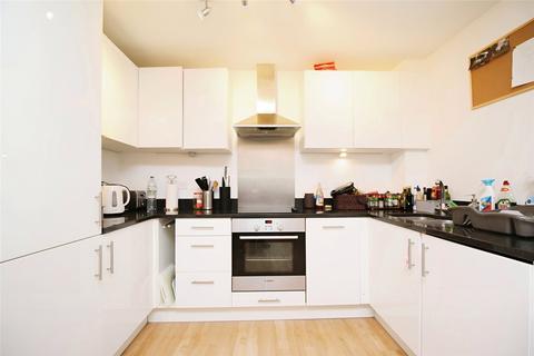 2 bedroom flat to rent, Egham Hill, Surrey TW20