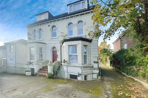 3 bedroom flat for sale, Battle Road, East Sussex TN37