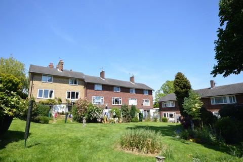 4 bedroom terraced house to rent, Woodbury Close, Kent TN4