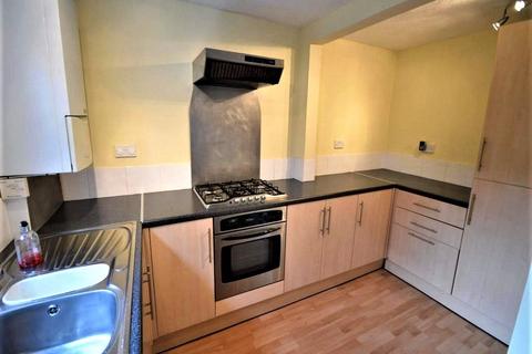 4 bedroom terraced house to rent, Woodbury Close, Kent TN4