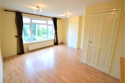 4 bedroom terraced house to rent, Woodbury Close, Kent TN4