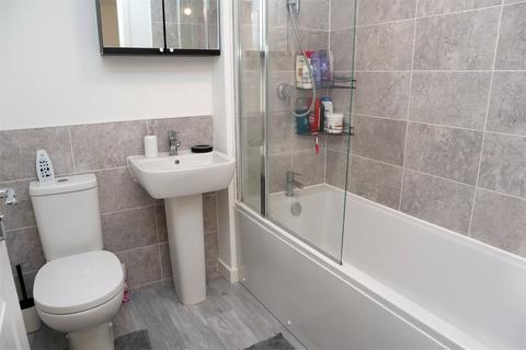 22 Caledonian Crescent, Law, Carluke, ML8 5FL