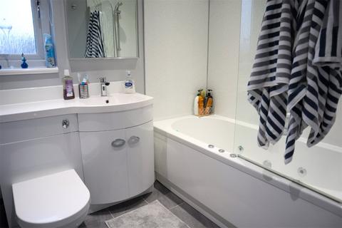 3 Blairhead View, Shotts, ML7 5BQ