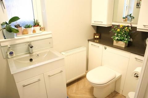 3 Blairhead View, Shotts, ML7 5BQ