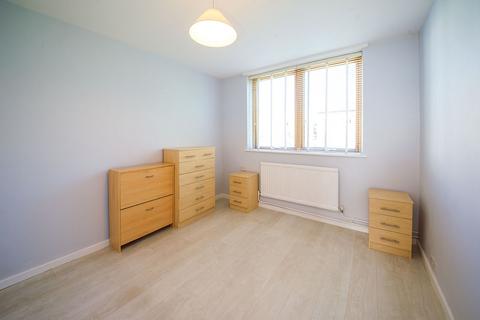 1 bedroom flat to rent, Beardsfield, London E13