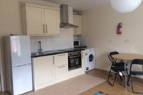 3 bedroom flat to rent, Nottingham NG7