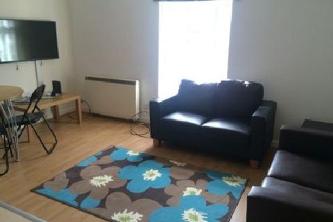 3 bedroom flat to rent, Nottingham NG7