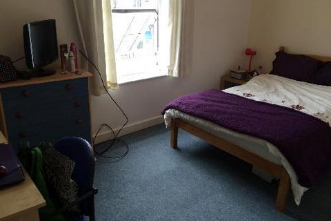 3 bedroom flat to rent, Nottingham NG7