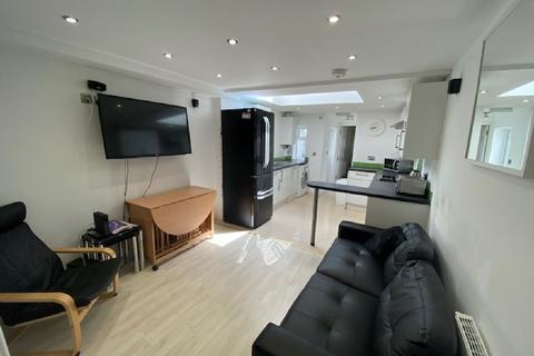 6 bedroom house share to rent, Birmingham B29