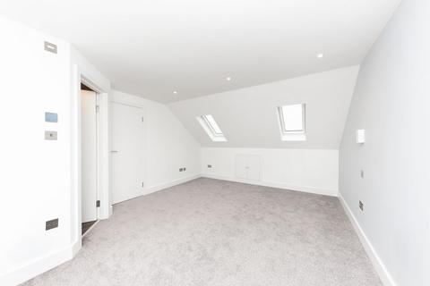 4 bedroom house to rent, Blakes Terrace, KT3