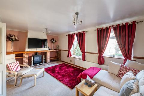 3 bedroom detached house for sale, Landen Park, Horley