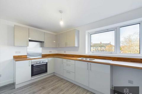 3 bedroom apartment to rent, Cairngorm Crescent, Wishaw, Wishaw