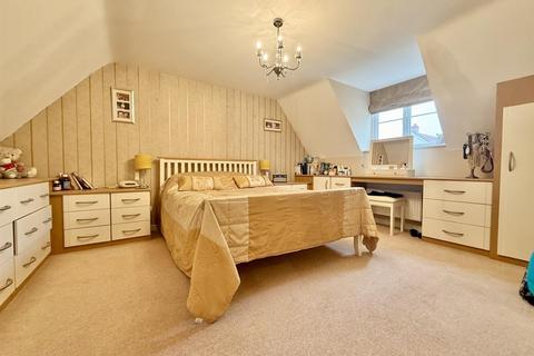 1 Greenways, Gloucester, GL4 3SA