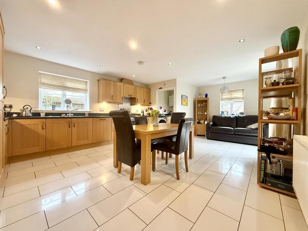 Kitchen1.jpg