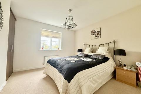 1 Greenways, Gloucester, GL4 3SA