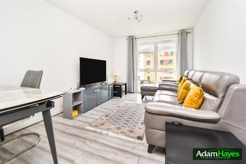 2 bedroom apartment to rent, Holden Road, London N12