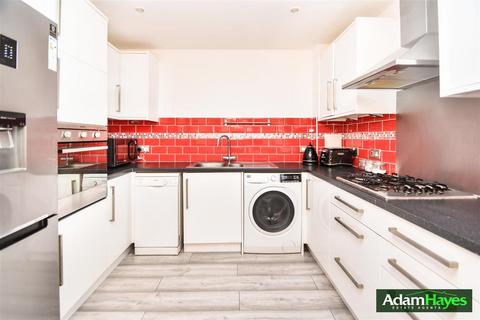 2 bedroom apartment to rent, Holden Road, London N12