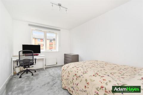 2 bedroom apartment to rent, Holden Road, London N12