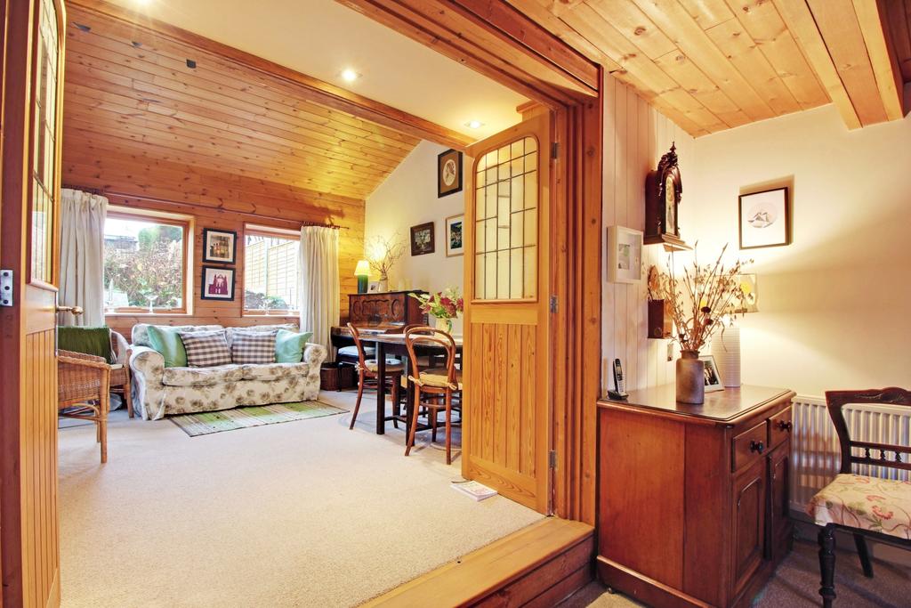 Interconnecting Dining-Sitting Room