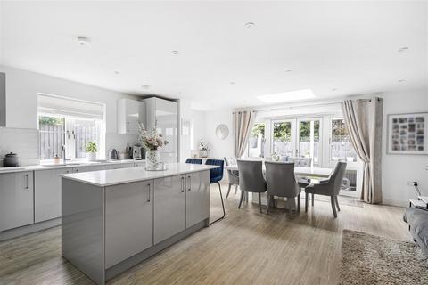 6 Anvil Close, Balsham, Cambridge, CB21 4AN