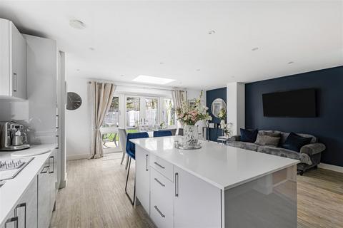 6 Anvil Close, Balsham, Cambridge, CB21 4AN