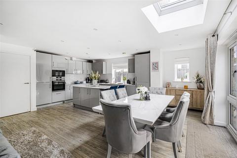 6 Anvil Close, Balsham, Cambridge, CB21 4AN