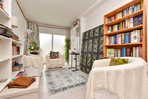 2 Riverhead Drive, Sutton, SM2 6EF