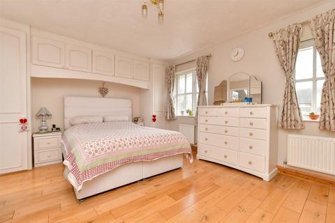 2 Riverhead Drive, Sutton, SM2 6EF