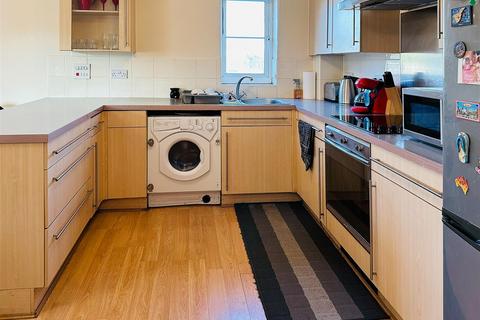 undefined, Glan Rhymni, Cardiff CF24