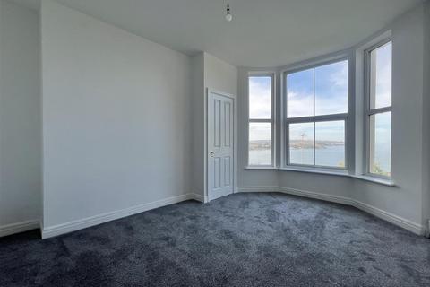 2 bedroom flat to rent, Castle Road, Scarborough