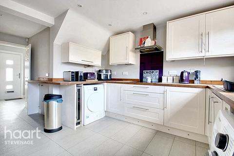 70 Barnwell, Stevenage, SG2 9SN