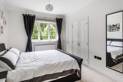 2 bedroom apartment for sale, GARLANDS ROAD, LEATHERHEAD, KT22