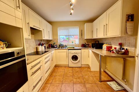 5 Berkshire Drive, Grantham, NG31 9GF