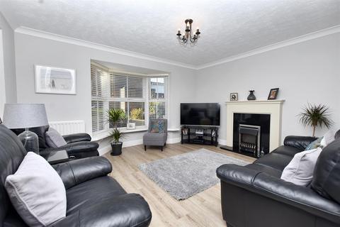 4 bedroom detached house for sale, Chiltern Close, Eastbourne