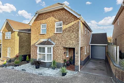 4 bedroom detached house for sale, Chiltern Close, Eastbourne