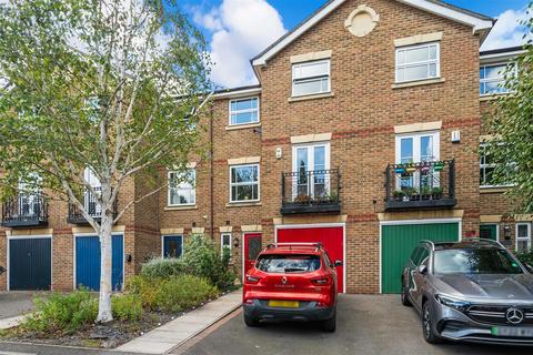 4 bedroom townhouse for sale, Burns Close, Carshalton Beeches SM5