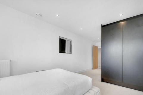 2 bedroom penthouse to rent, Dowells Street, London SE10