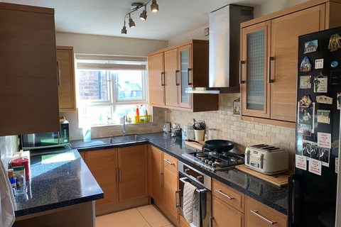 1 bedroom in a flat share to rent, Logan Close, Hounslow TW4