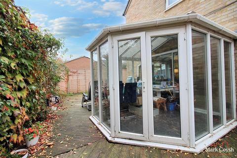 1a Clements Mead, Leatherhead, KT22 7RN