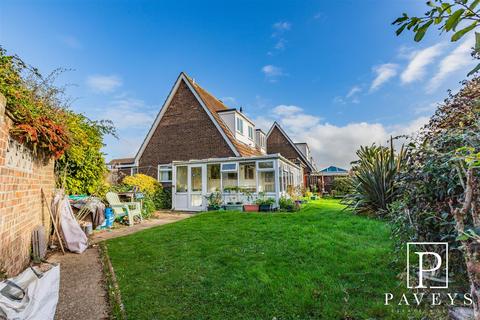 3 bedroom chalet for sale, Little Bakers, Walton On The Naze