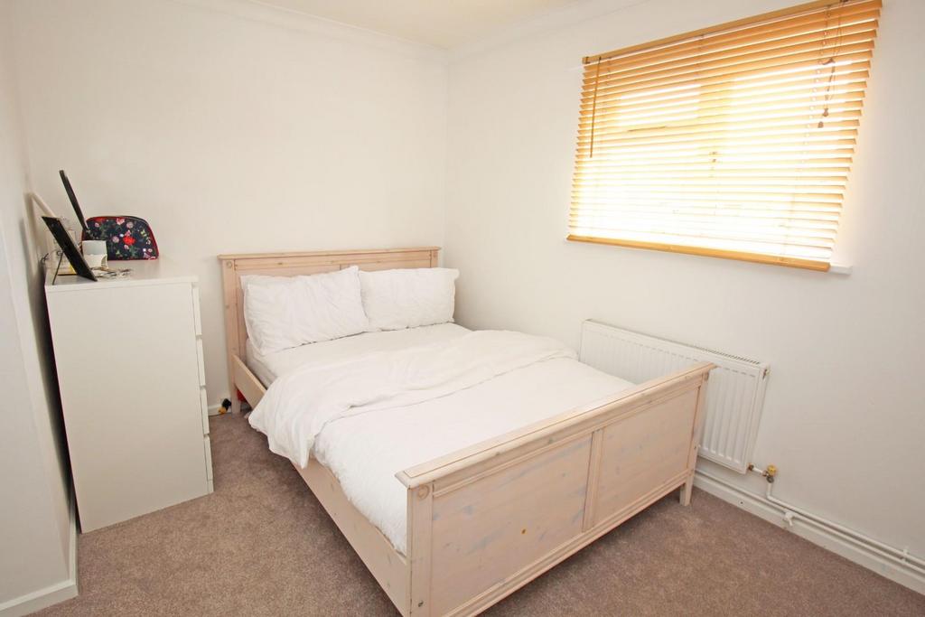 19-Lapwing-Rise-BED.jpg