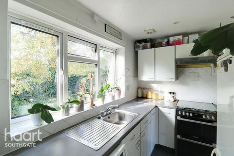 2 bedroom maisonette for sale, Balfour Grove, London